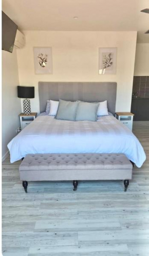 Self contained guest house - sleeps 4